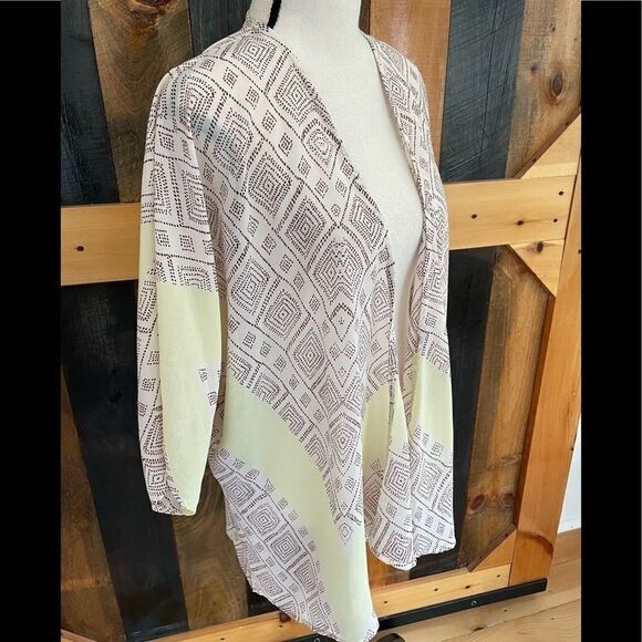 Dizzy Lizzy semi sheer kimono style open front top, size Large - Picture 5 of 5